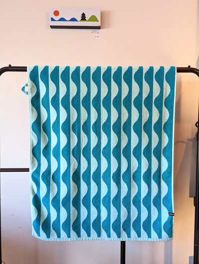 Wavy Days Premium Woven Towel by Brainstorm 